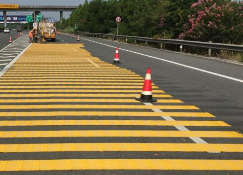 蘇州道路劃線廠家解讀振蕩標(biāo)線與道路標(biāo)線的區(qū)別在哪？