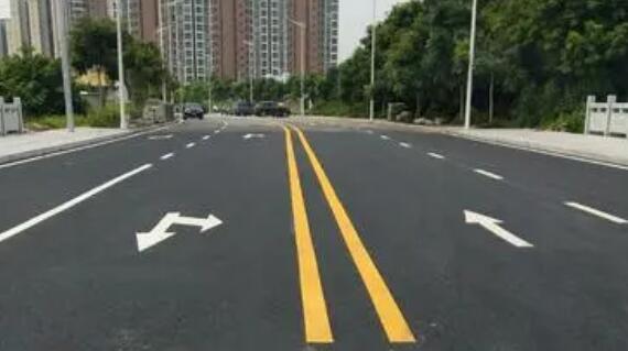 道路交通標線寬度的具體尺寸是多少厘米？